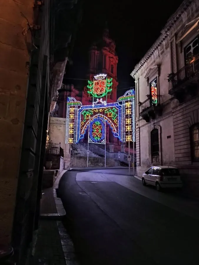 Casa Basilico' A Modica Vicino Duomo S. Giorgio Villa Italia